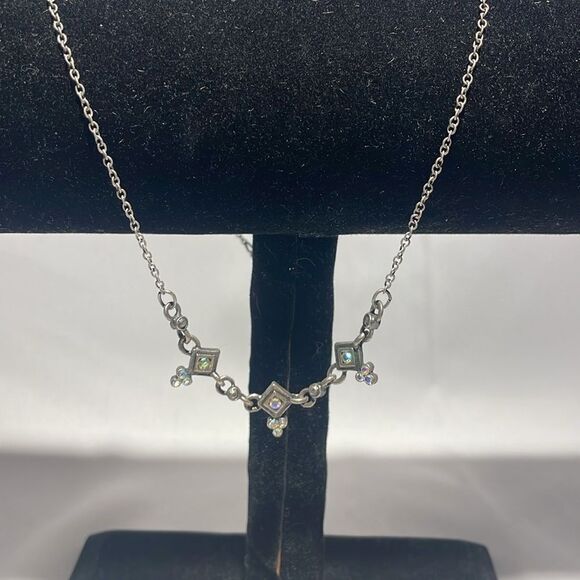 Delicate necklace with diamonds and clovers - Picture 3 of 7
